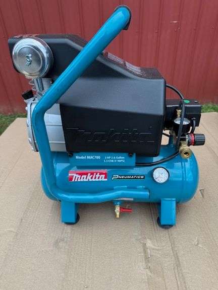 UNUSED MAKITA 2.6 GALLON AIR COMPRESSOR