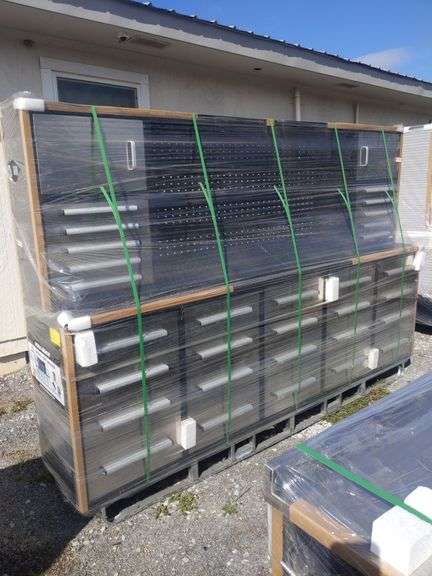 UNUSED 10' 30 DRAWER WORK BENCH