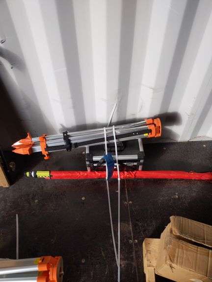 UNUSED SURVEYOR TRANSIT