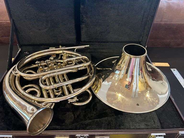 YAMAHA 668ND FRENCH HORN WITH CASE