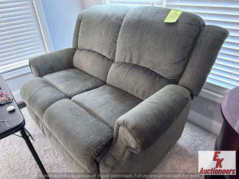 RECLINING LOVE SEAT COUCH