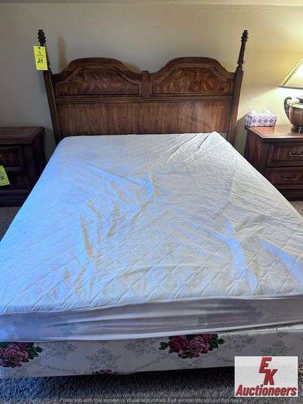 VIRGINIA FURNITURE FULL SIZED HEADBOARD & METAL FRAME