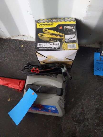 QTY (2) TOW STRAPS & BATTERY CHARGER