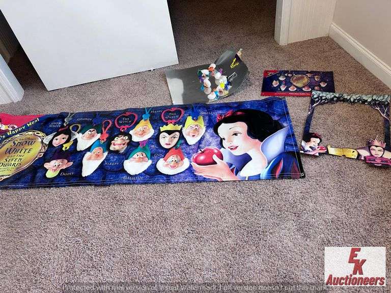 DISNEY SNOW WHITE VINYL BANNER/DWARF PLUSH KEYCHAINS/PHOTO BORDER