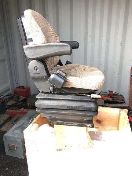 UNUSED JOHN DEERE CLOTH TRACTOR SEAT
