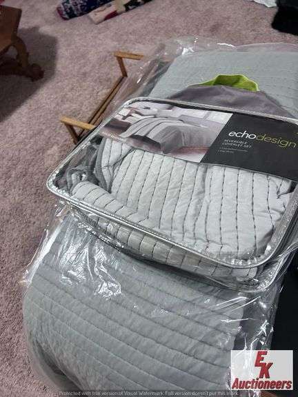 KING SIZED REVERSIBLE COVERLET  & SHAMS