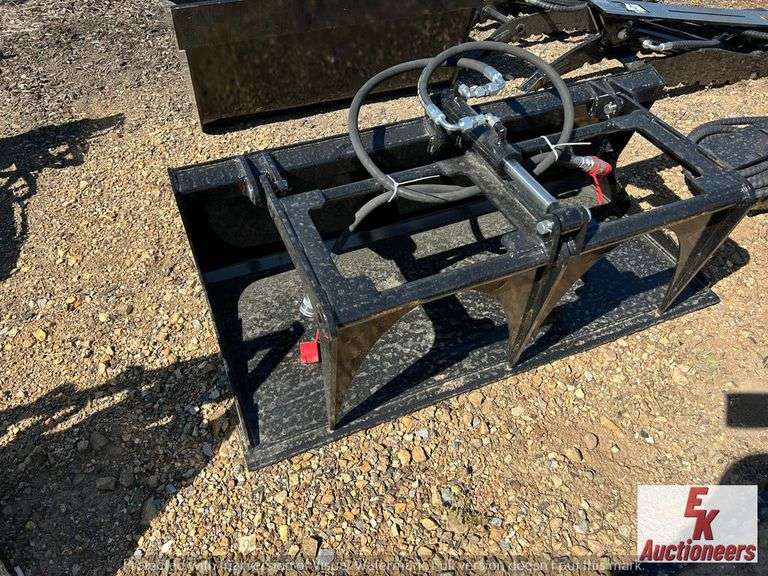 UNUSED GRAPPLE BUCKET QYXP-44C FOR WALK BEHIND SKID STEER