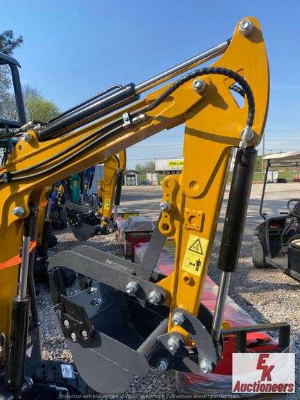 UNUSED MINI EXCAVATOR MODEL MX12RX