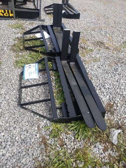 UNUSED SKIDSTEER PALLET FORKS