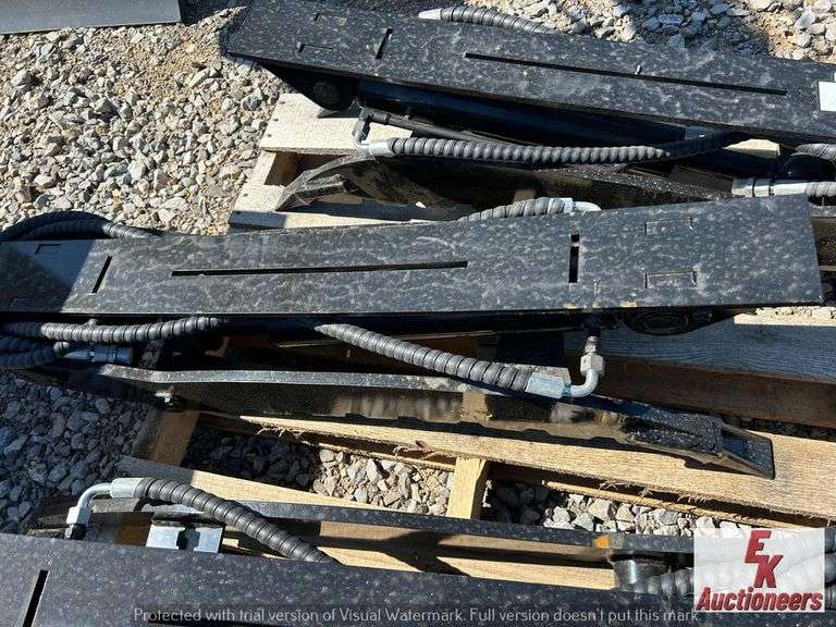UNUSED 40" 5TON EXCAVATOR HYDRAULIC THUMB