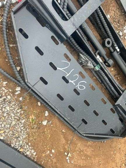 UNUSED 5' SKID STEER SIDE SHIFT PALLET FORKS