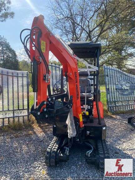 UNUSED MINI EXCAVATOR MODEL YNT18