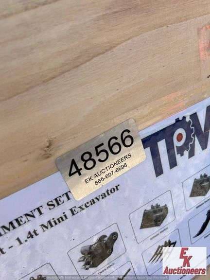 UNUSED MINI EXCAVATOR ATTACHMENTS