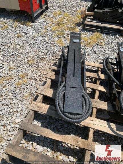 UNUSED 7TON HYDRAULIC THUMB