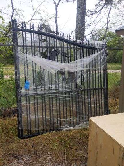UNUSED 14' BI-PARTING GATES W/ DEER SCENE