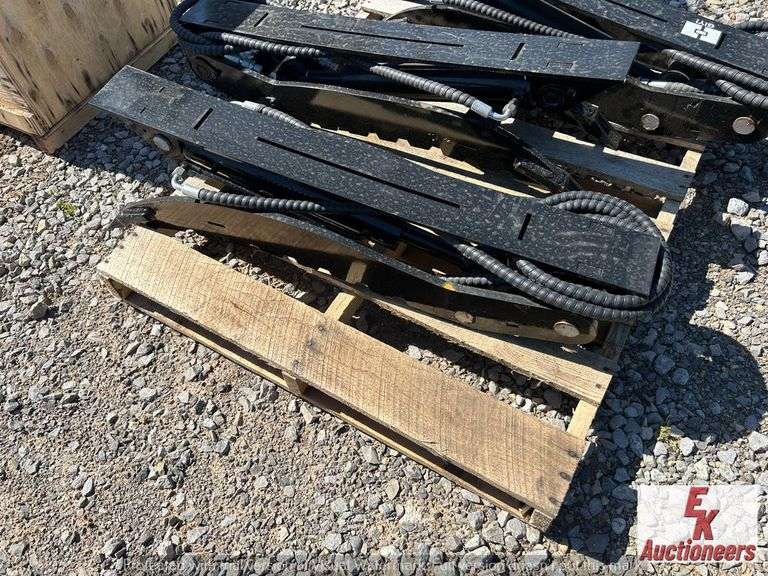 UNUSED 42" 7TON EXCAVATOR HYDRAULIC THUMB