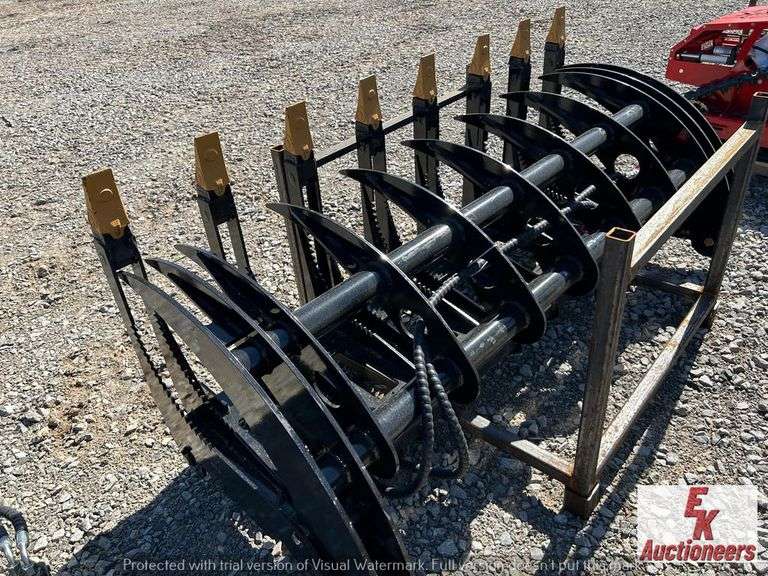 UNUSED SKID STEER QUICK ATTACH 72" LOG GRAPPLE