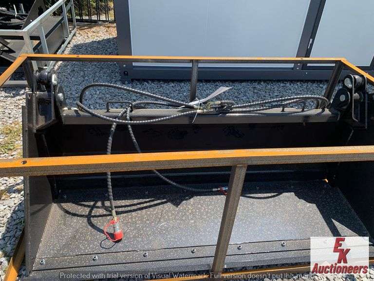UNUSED TOPCAT 4-IN-1 BUCKET