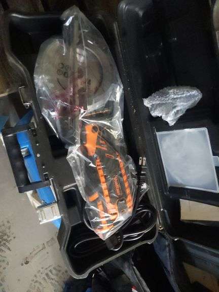 UNUSED VON HAUS CIRCULAR SAW W/ BLADES
