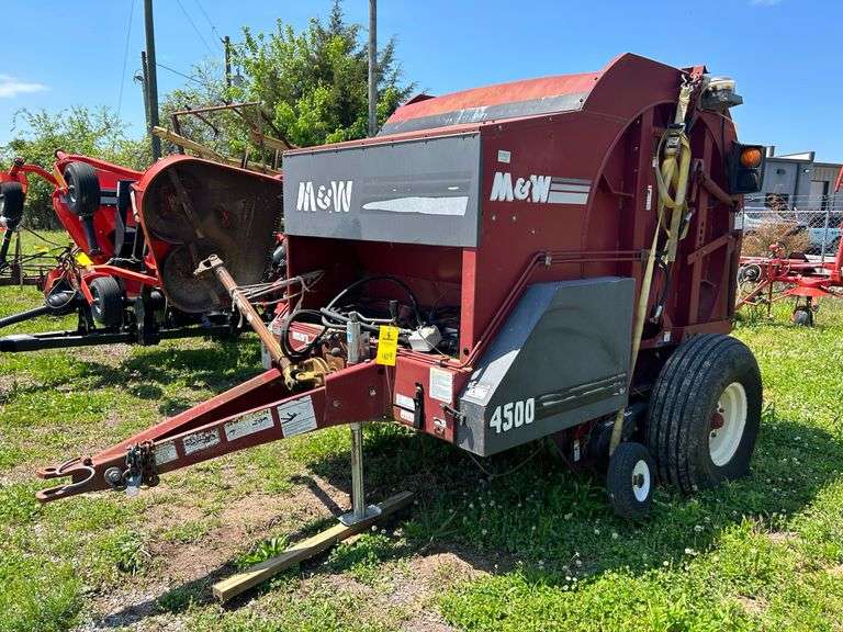 M & W 4500 ROUND BALER