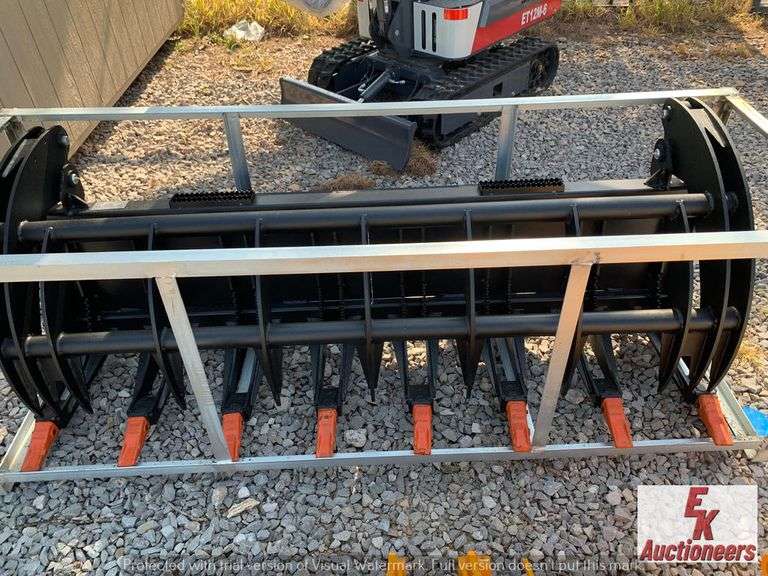 UNUSED SKID STEER QUICK ATTACH 78" GRAPPLE