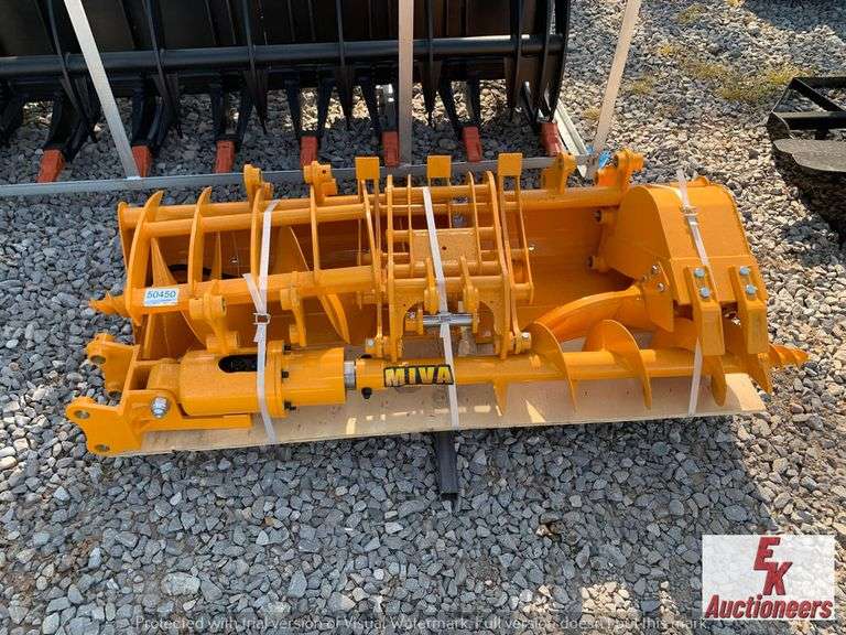 UNUSED MINI EXCAVATOR ATTACHMENT SET
