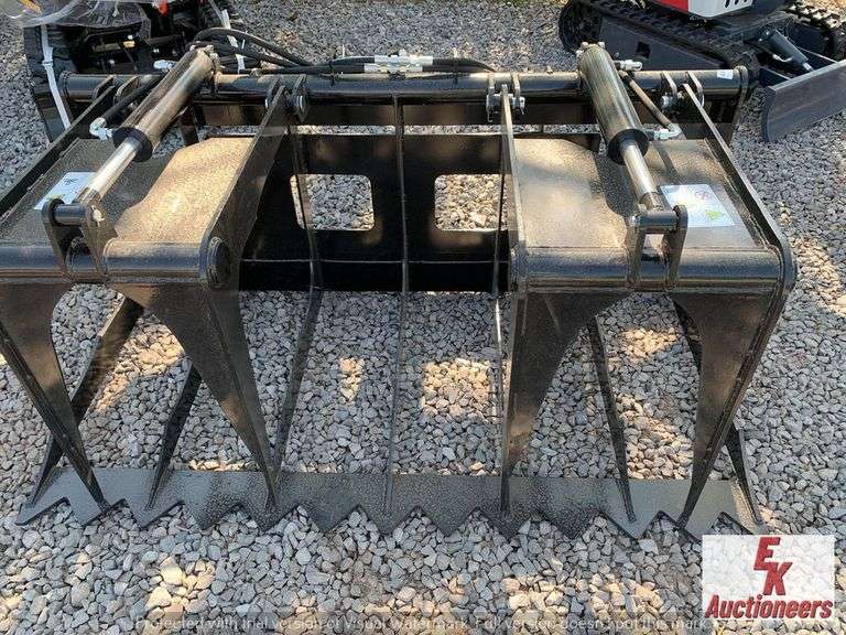 UNUSED SKID STEER 72" GRAPPLE