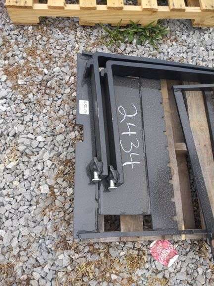 UNUSED WALK BEHIND SKIDSTEER PALLET FORKS