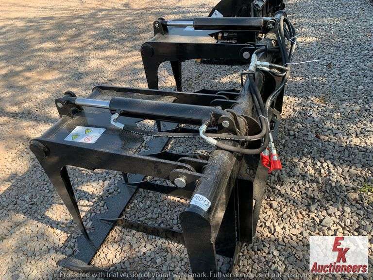 UNUSED SKID STEER 72" GRAPPLE