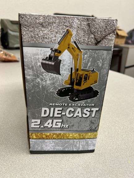 UNUSED DIE CAST REMOTE CONTROL EXCAVATOR