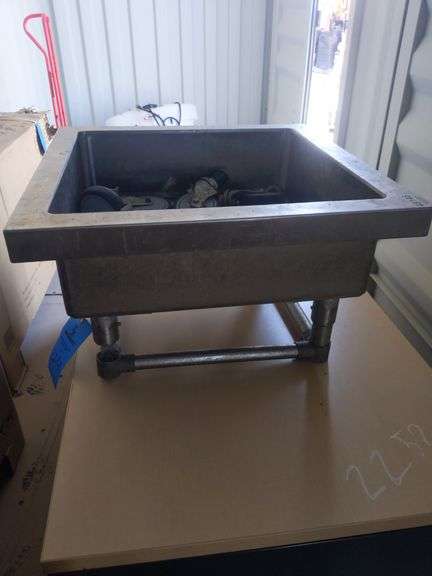 26"X26"X15" STAINLESS STEEL SINK W/ LEGS--NO STAND