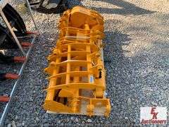 UNUSED MINI EXCAVATOR ATTACHMENT SET