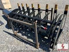 UNUSED SKID STEER QUICK ATTACH 72" LOG GRAPPLE