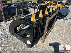 UNUSED SKID STEER QUICK ATTACH 72" LOG GRAPPLE
