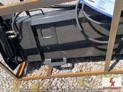 UNUSED TOPCAT 4-IN-1 BUCKET