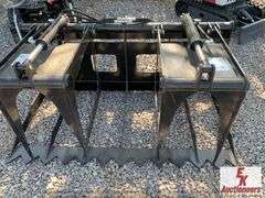 UNUSED SKID STEER 72" GRAPPLE