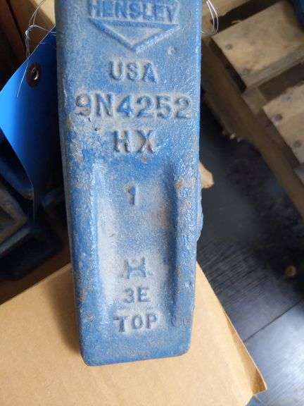 QTY (13) HENSLEY X225 BUCKET TEETH