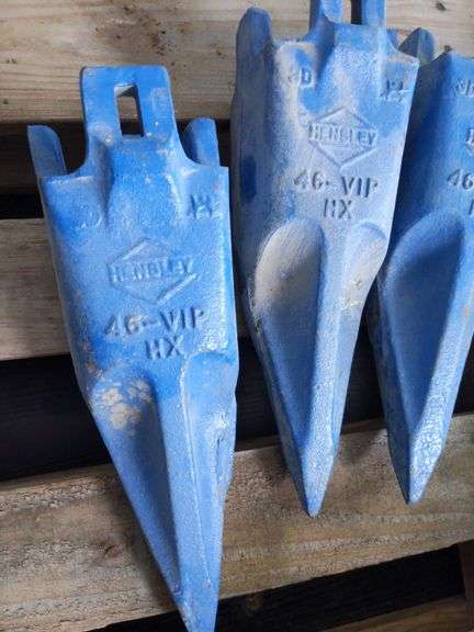 QTY (10) HENSLEY 46-VIP HX BUCKET TEETH