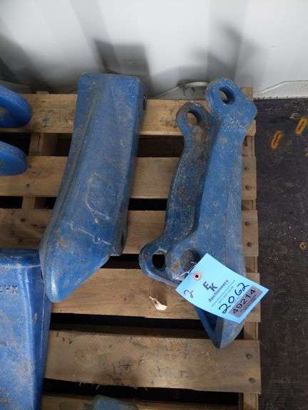 QTY (2) HENSLEY 8E212848 HX BUCKET TEETH