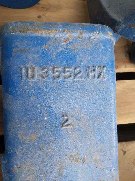QTY (2) HENSLEY IU3552 HX BUCKET TOOTH