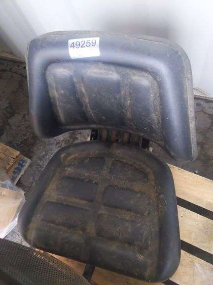 BLACK TRACTOR SEAT