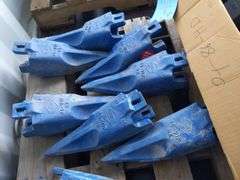 QTY (10) HENSLEY 46-VIP HX BUCKET TEETH