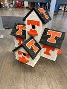 UNIVERSITY OF TN HANDMADE 20"X16"X16" BIRDHOUSE--TUNNEL TO TOWERS DONATION