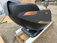 UNUSED IRMC MASSAGE CHAIR
