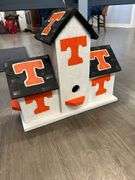UNIVERSITY OF TN HANDMADE 20"X16"X16" BIRDHOUSE--TUNNEL TO TOWERS DONATION