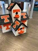 UNIVERSITY OF TN HANDMADE 20"X16"X16" BIRDHOUSE--TUNNEL TO TOWERS DONATION