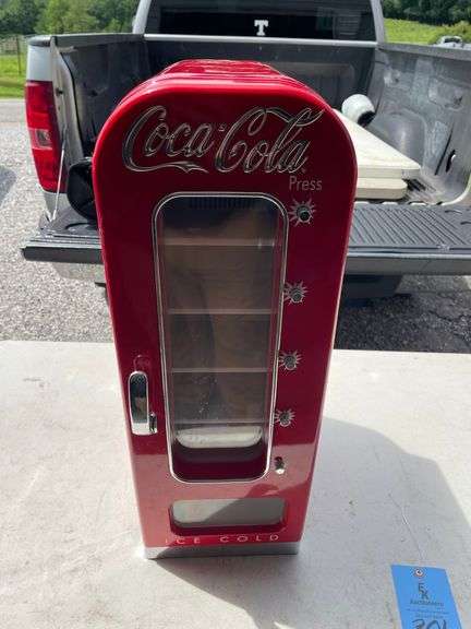 COCA COLA ELECTRIC COOLER 26"HX9"WX16"D-OPERATION UNKNOWN