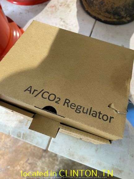 (2) UNUSED AR/CO2 REGULATORS