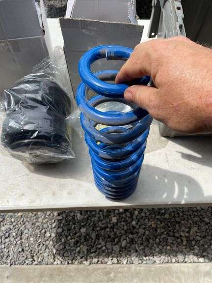 (2) AIRBAGS/(2) AIR JAX MANUAL AIR VALVES