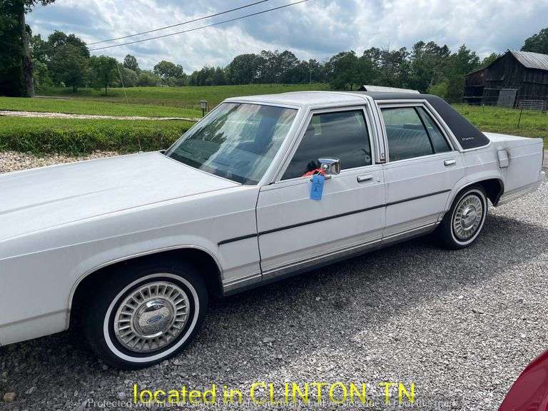 1989  FORD  Crown Victoria-NON RUNNER